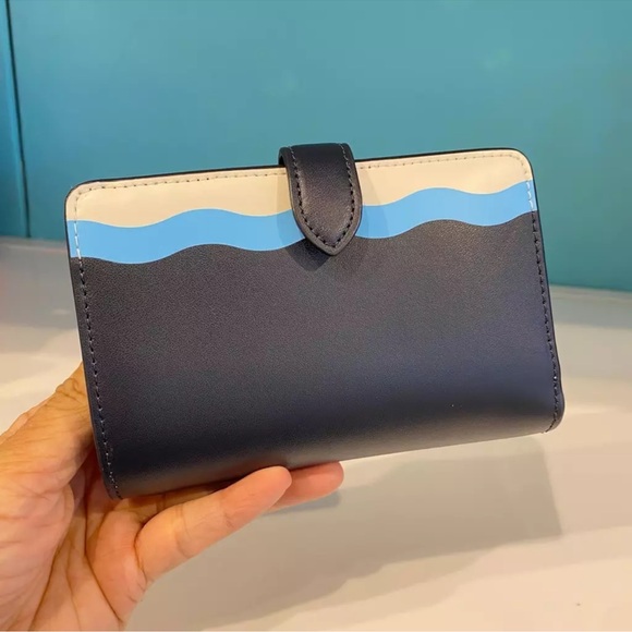 Kate Spade “Ocean Fish” Medium Compact Wallet – Blue Multi 🐠
NWT | MSRP $229 - Picture 5 of 7